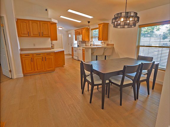 5th image of 3213 S Liberty Ave E
