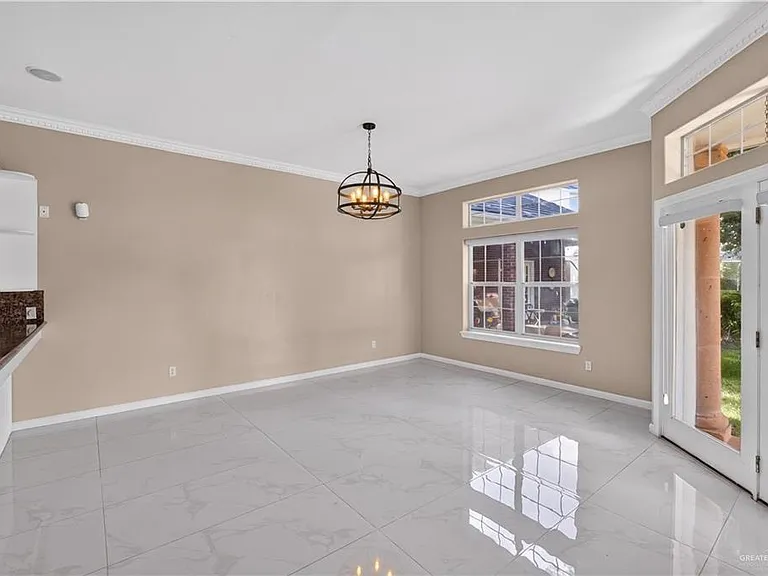 2308 Colorado St — Photo 17