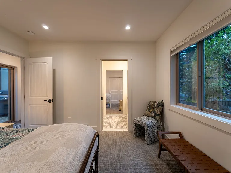 610 Forest Ave — Photo 48