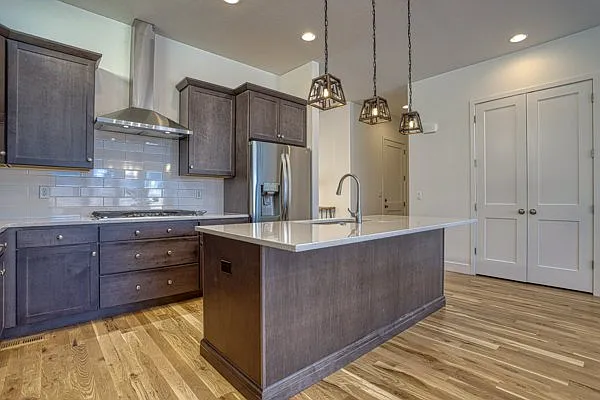 5 bed, 3556 sqft, $5,500 — Photo 3