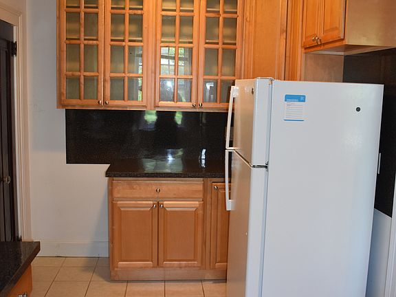 4th image of 151 Cold Spring St #B3