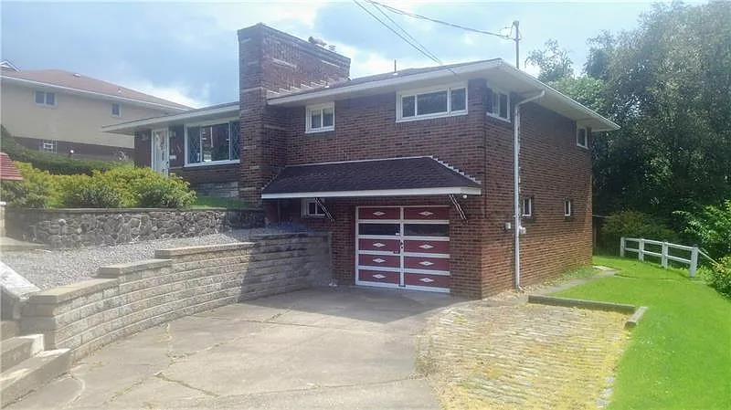 1123 Oakland Ave photo 1