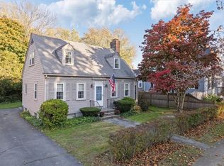 360 High St, Bristol, RI 02809