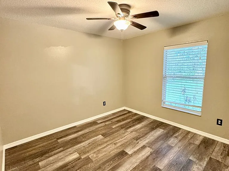 941 Park Valley Cir — Photo 17