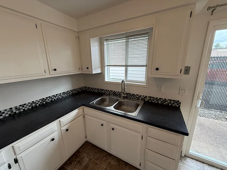 926 SE Uglow Ave #3 — Photo 7