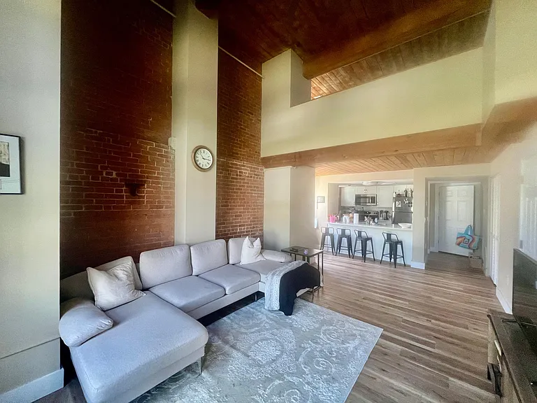 25 Higgins St #108 — Photo 2