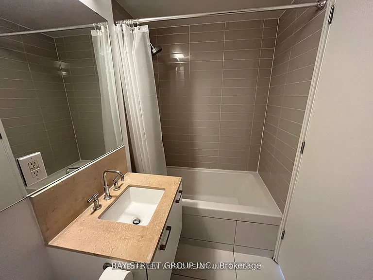 42 Charles St E #401 — Photo 14
