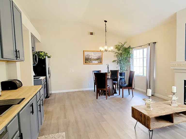 Shoreline Dr — Photo 18