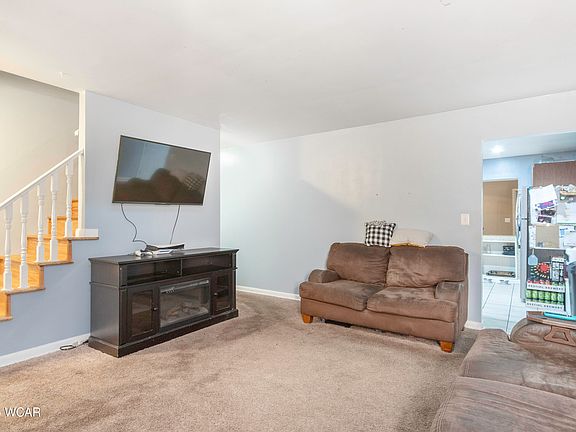 4th image of 1012 Riverbend Blvd