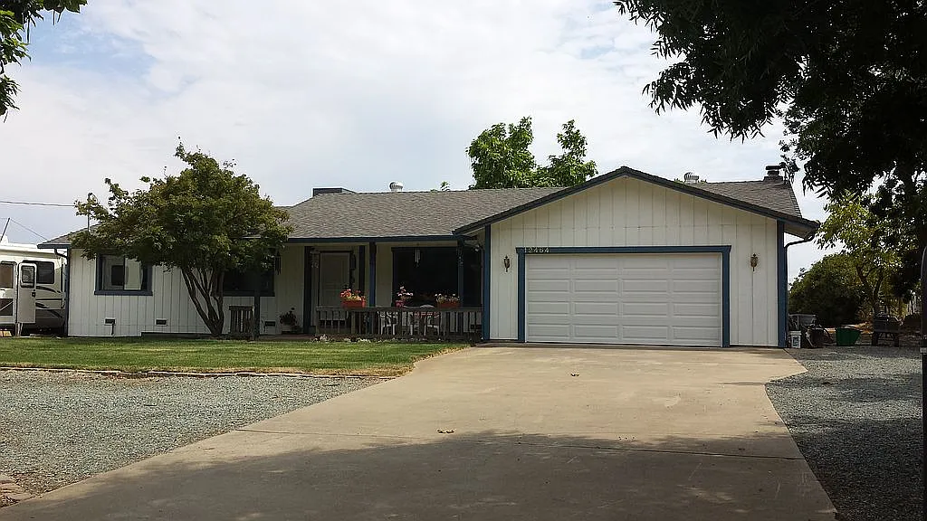 12464 Woods Rd photo 1
