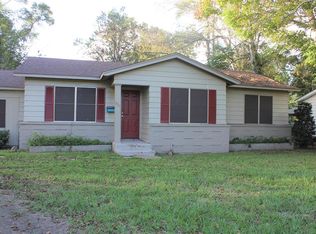301 Avenue B, Sweeny, TX 77480