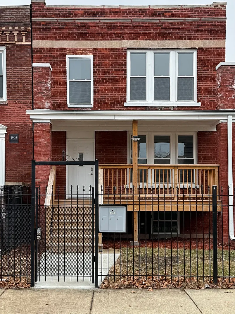 2 bed, 955 sqft, $2,450 — Photo 1