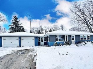 621 W Calumet St, Hilbert, WI 54129