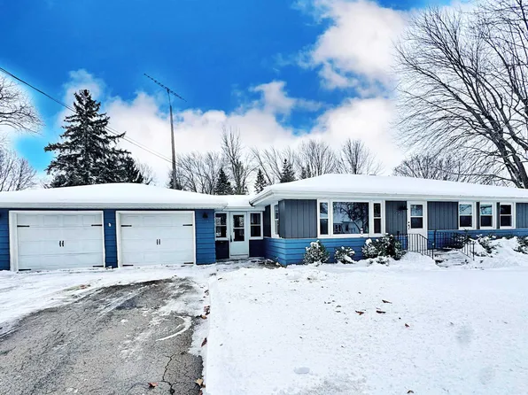 621 W Calumet St, Hilbert, WI 54129