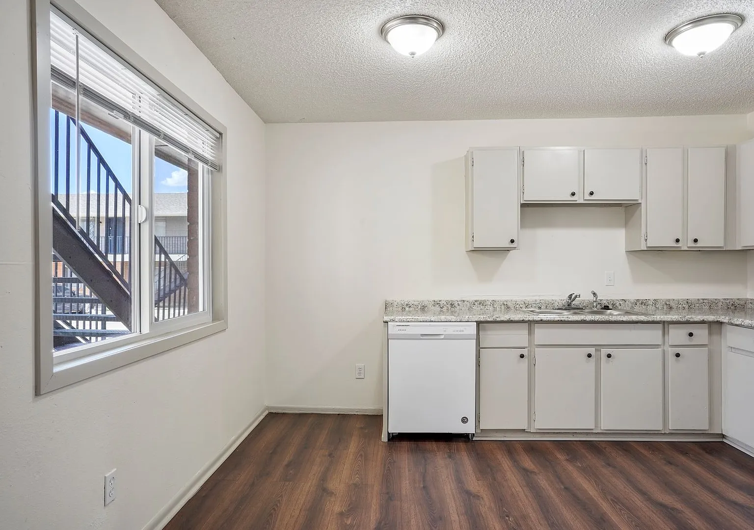 984 E Saxony Drive — Photo 3
