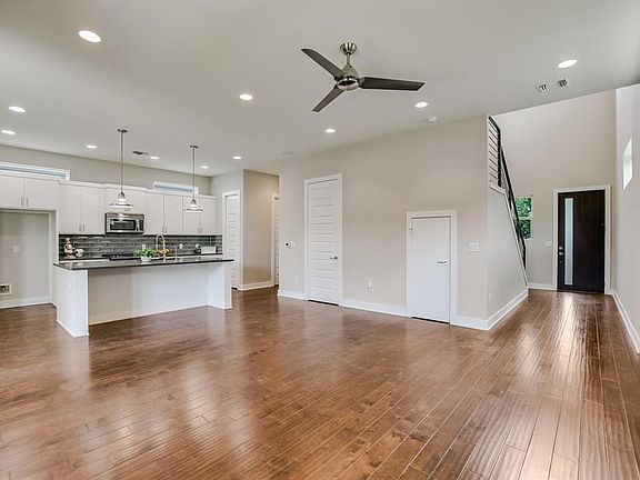 3rd image of 7125 Boyle Dr