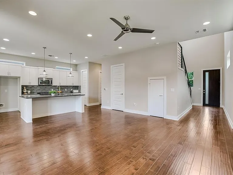 7125 Boyle Dr — Photo 3