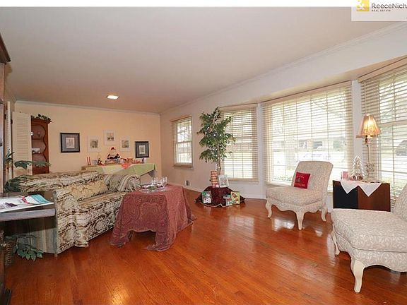 Large Sunny Combination Living/Dining Room With Bay Window. Perfect for Large Gatherings!