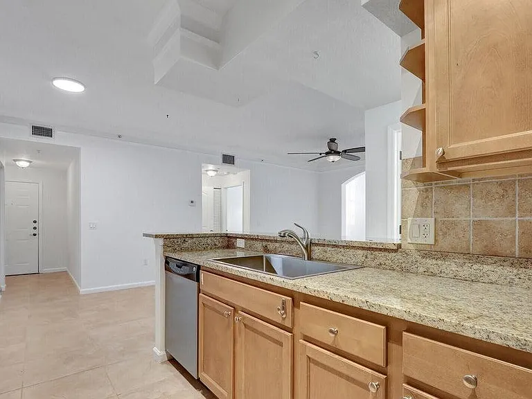 7101 Myrtlewood Cir W — Photo 4