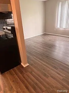 328 E Elmwood Ave #6 — Photo 7
