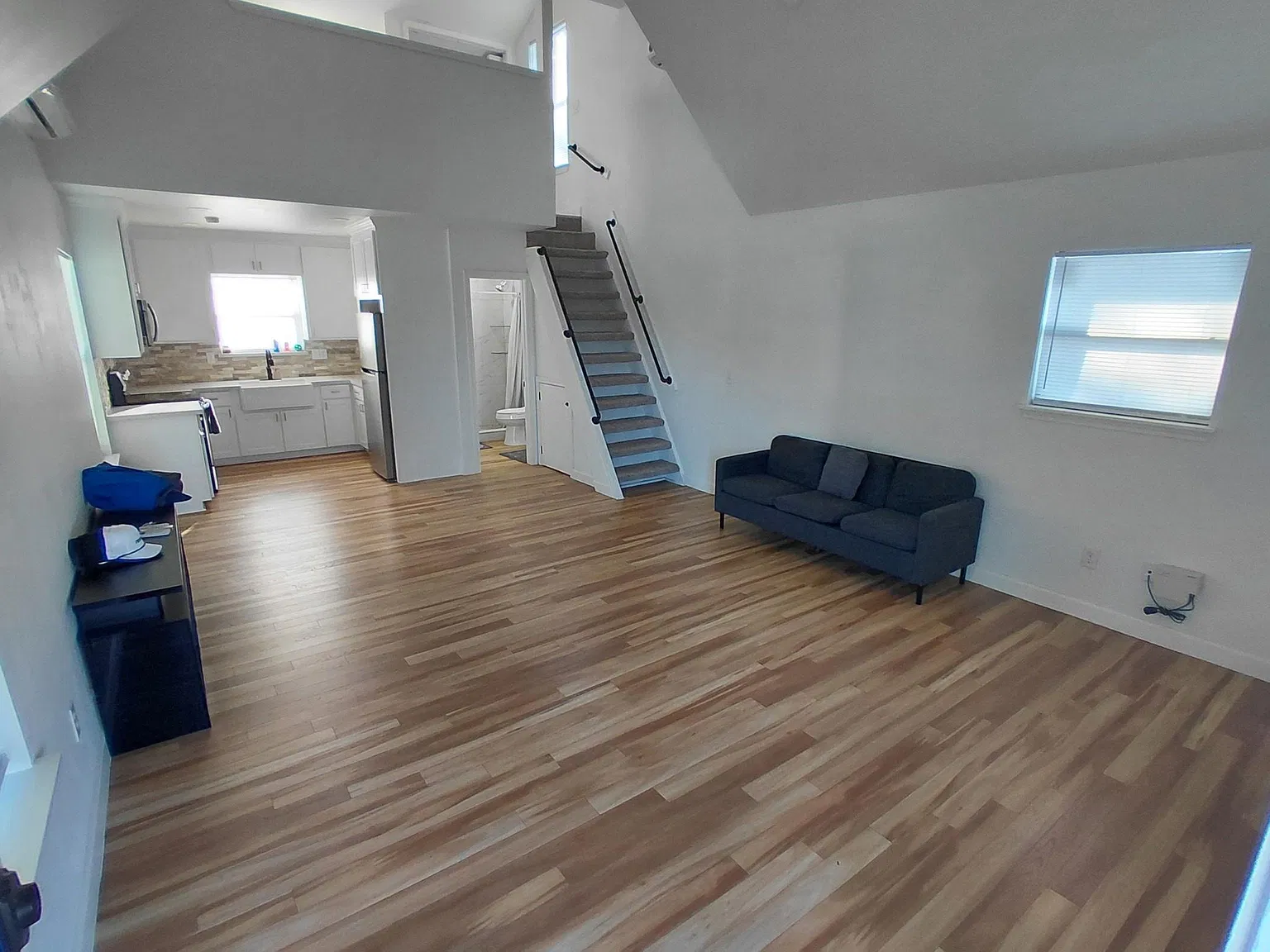 1 bed, 1.0 bath, 600 sqft, $1,050 — Photo 2