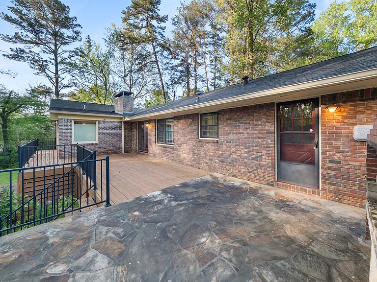 1247 Sycamore Dr — Photo 29