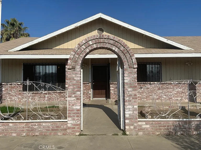 922 E Elm Ave — Photo 1