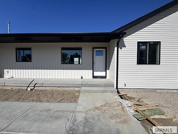 2nd image of 392 Oak St