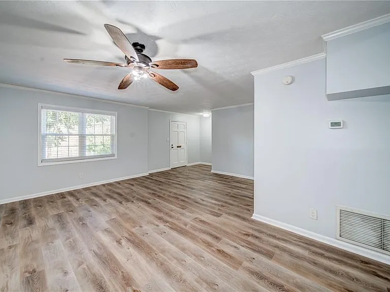 280 Winding River Dr #B — Photo 4