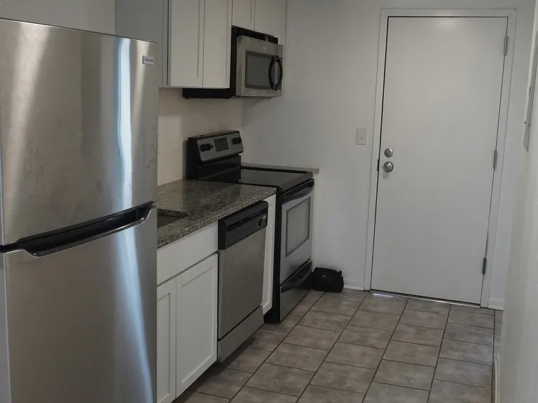 2704-2706 Benton Blvd #3N — Photo 8