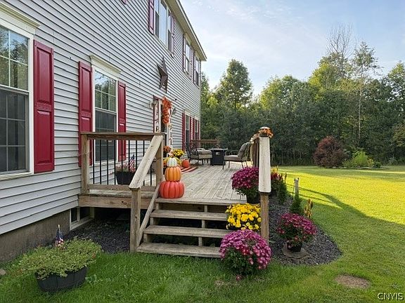 2nd image of 1076 Curtiss Rd