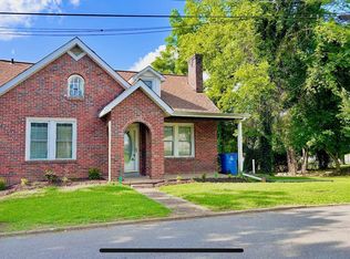 122 W Lake St, Camden, TN 38320