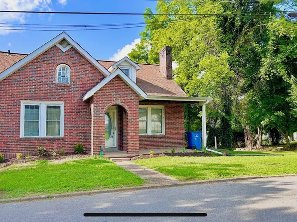 122 W Lake St, Camden, TN 38320