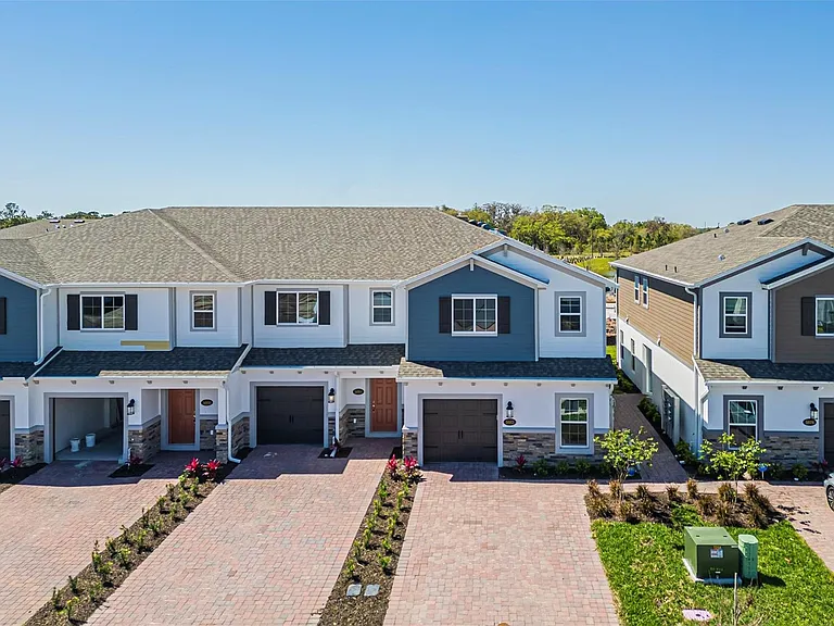 5082 Rain Shadow Dr — Photo 1