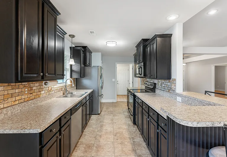 323 Harbor Glen Dr SW — Photo 10