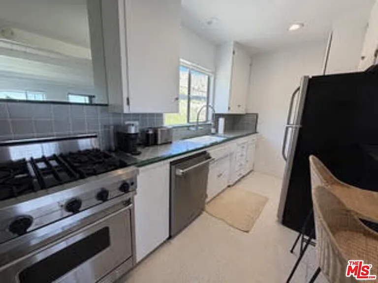 25119 Malibu Rd — Photo 9