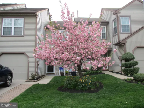 378 Inverness Ct, Mount Laurel, NJ 08054