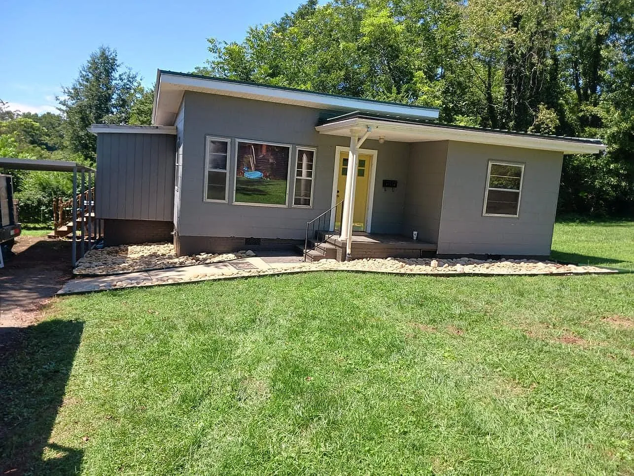 2 bed, 750 sqft, $1,200 — Photo 1