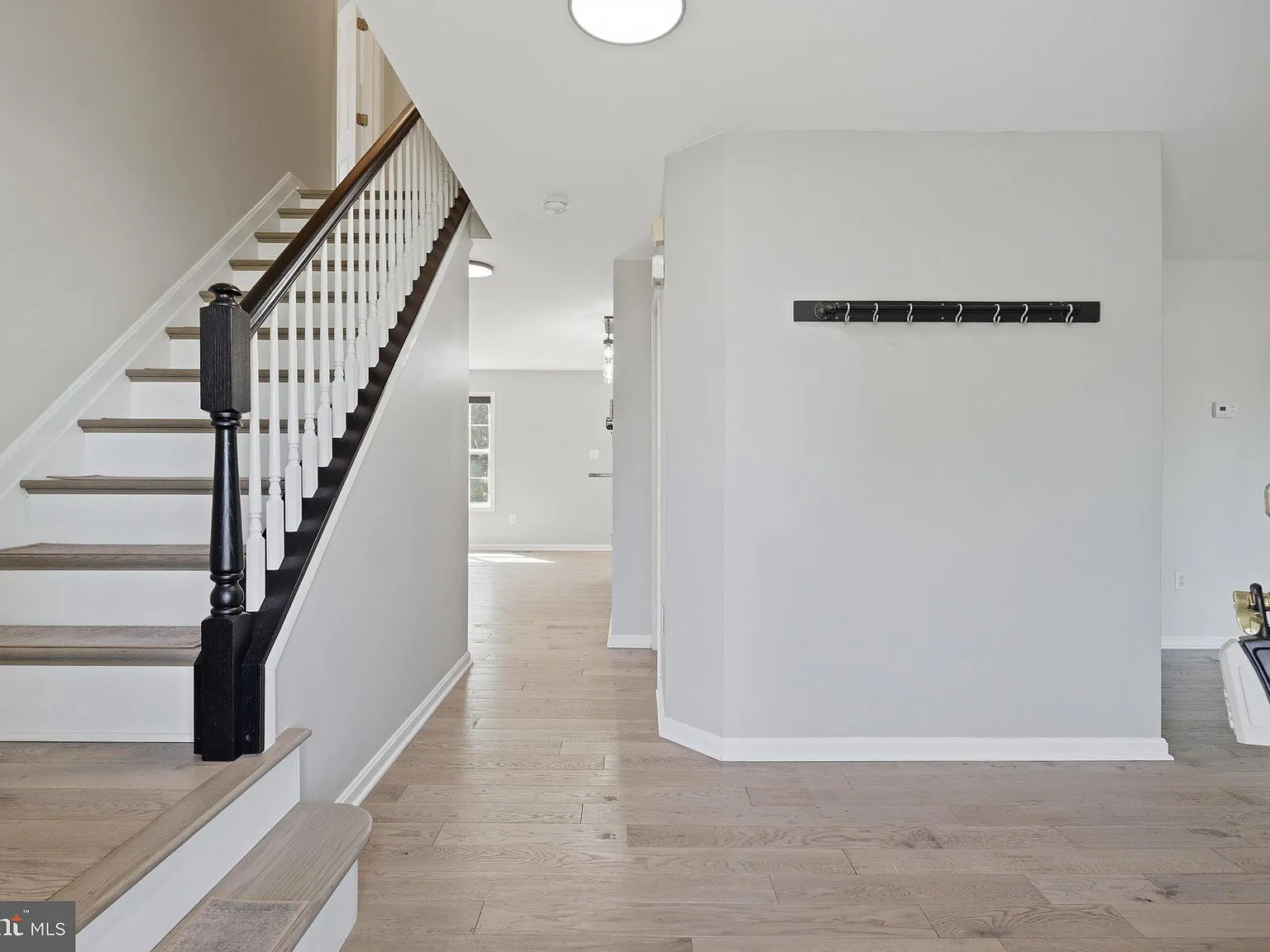 5 bed, 3.5 bath, 2833 sqft, $2,750 — Photo 3