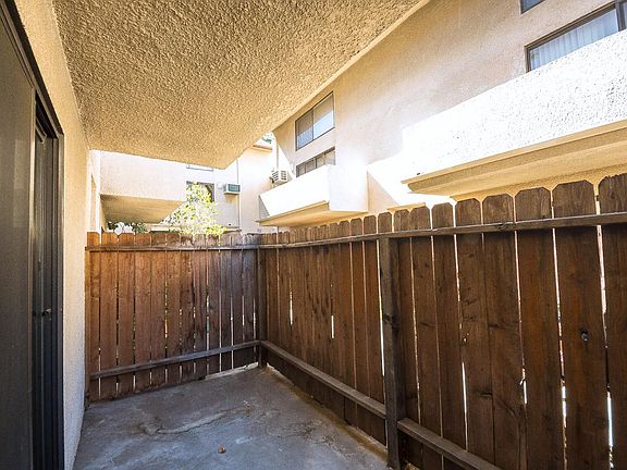 3rd image of 11545 Moorpark St APT 102
