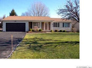 42 Long Park Ln, Rochester, NY 14612