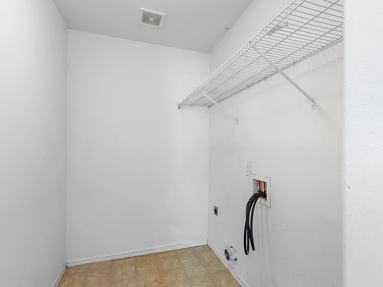 315 S 34th Pl — Photo 24
