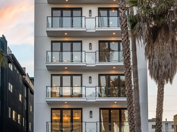 137 N Doheny Dr, Los Angeles, CA 90048