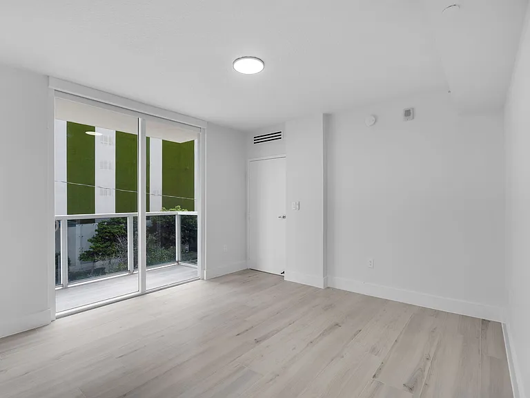 601 NE 23rd St #4 — Photo 27
