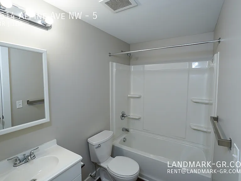 1514 Alpine Ave NW #5 — Photo 9