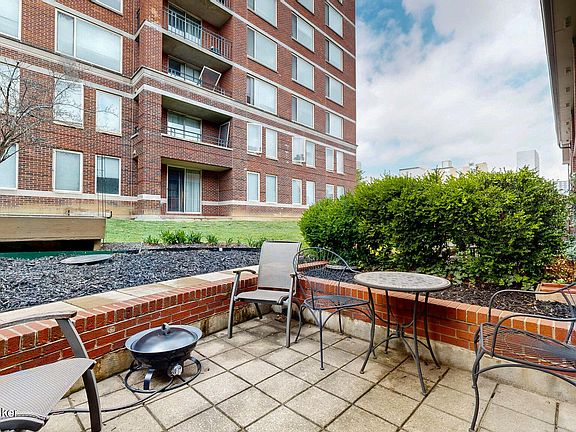 2nd image of 638 S 2nd St APT 2