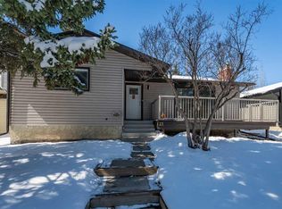 23 E Mountain Pl, Okotoks, AB T1S 1G7