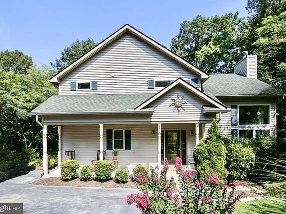 2nd image of 6812 Stoneledge Ct