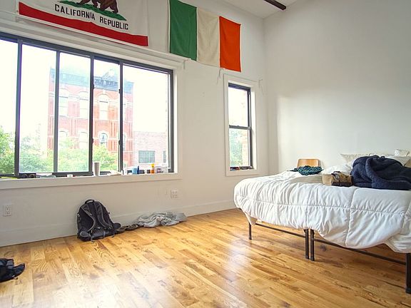4th image of 954 Lafayette Ave #2
