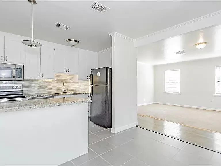 4230 W Broadway St — Photo 11